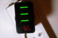 Ładowarka 3 x USB QC 3.0 wyświetlacz cyfrowy